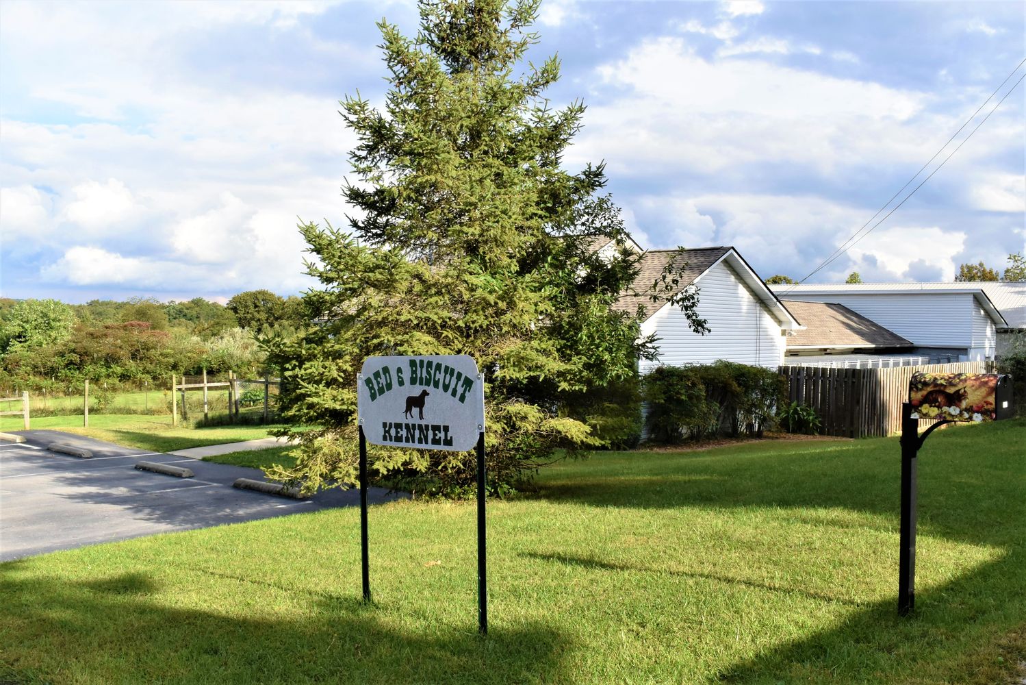 Bed & Biscuit: 153 Fence Ln, Crossville, TN 38571